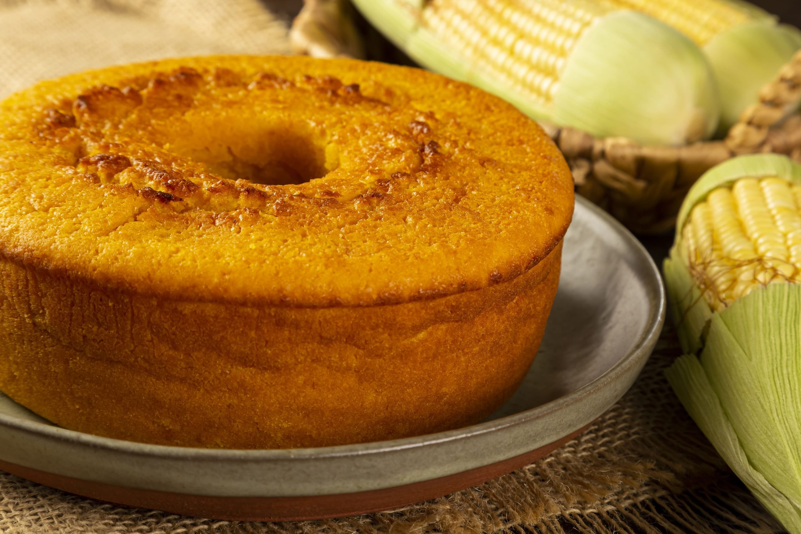 Bolo de Milho Cremoso com Licor de Amendoim