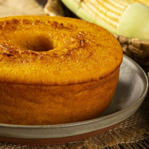 Bolo de Milho Cremoso com Licor de Amendoim