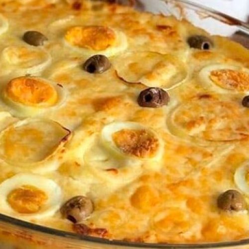 Bacalhau Gratinado com Purê de Batatas e Azeitonas